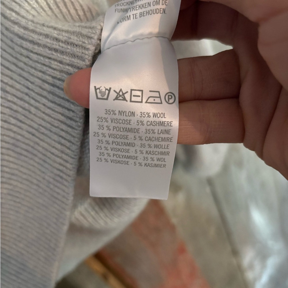 Women’s Hudson Bay Company cashmere blend sweater - Picture 3 of 4